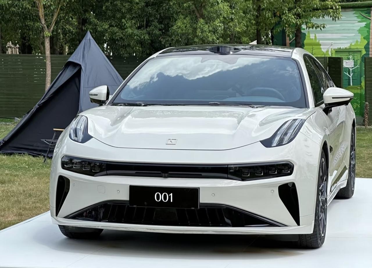 极氪00110月销量3199辆极氪00111月销量4855辆，极氪001