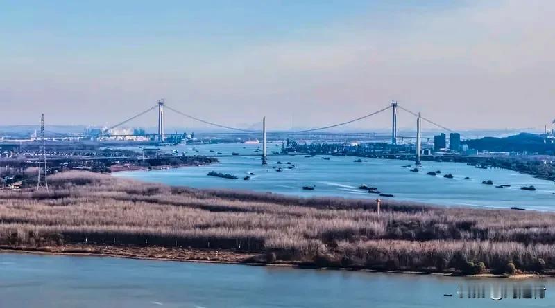 南京又一座长江大桥通车11月26日9时，南京又一座长江大桥——新生圩长江大桥正