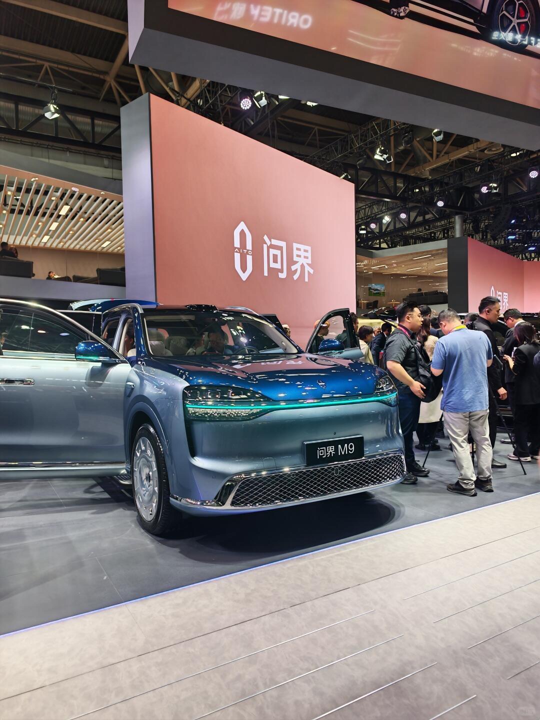 今年的北京车展去了，发现一个现象：国产大车真是香饽饽不光是各家都在出，而且人气