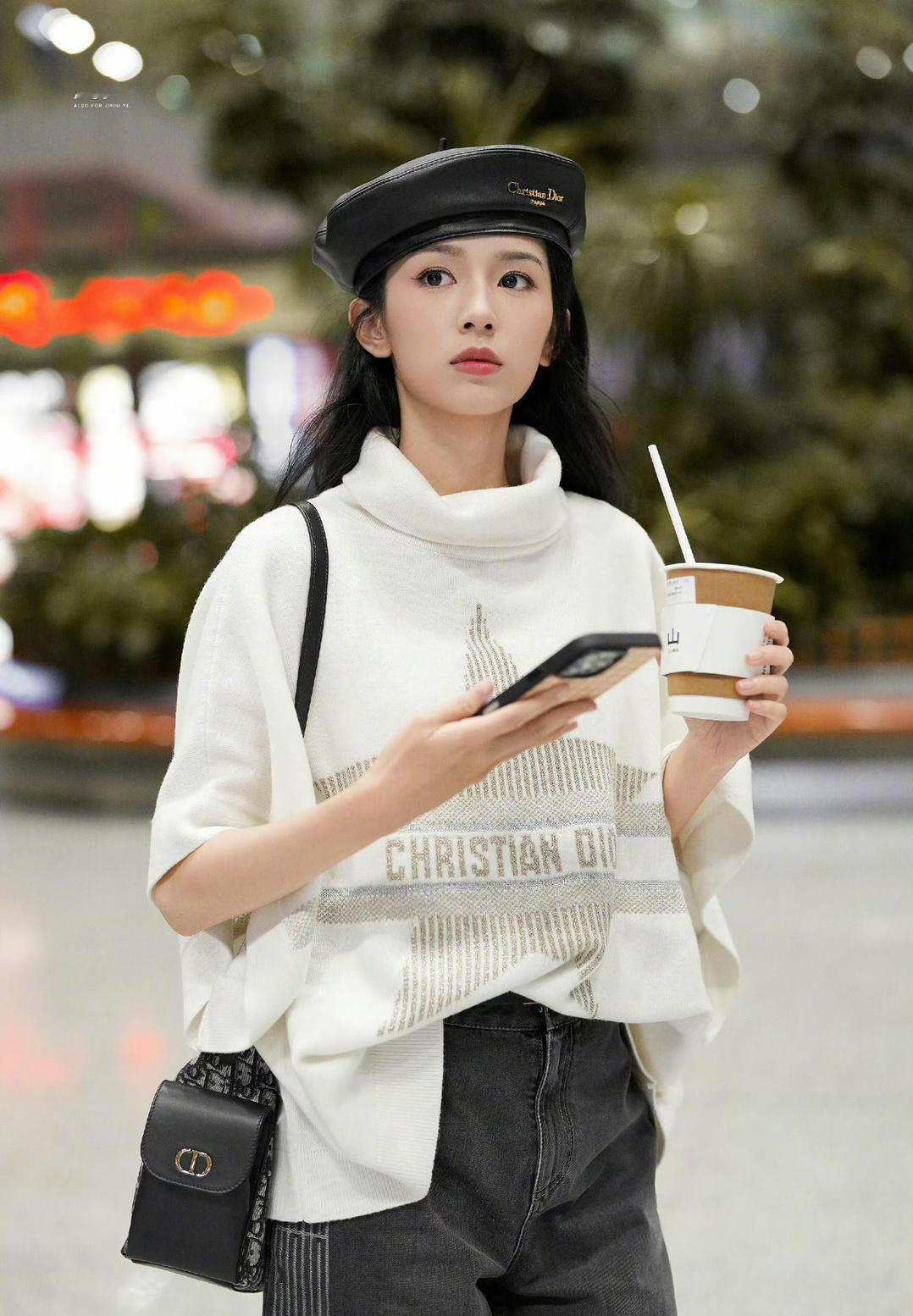 周也黑色贝雷帽造型好酷啊！女神要闪耀巴黎了​​​