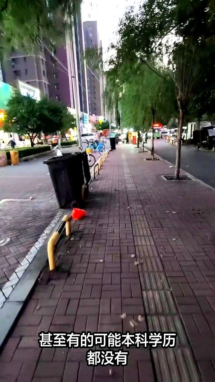 砸钱补课到高中突然失灵妈妈王姐去年花二十万给高一儿子报一对一，期中排名反而掉