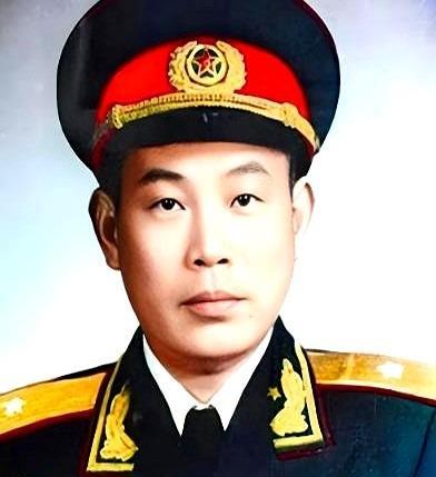 1953年，西康军区司令员刘忠，听说母亲尚在人世，就带妻子回家探亲，回家后，他见