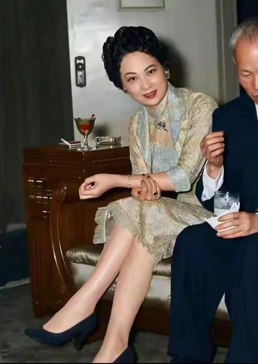 人间富贵花——胡其瑛。胡其瑛是宋子安（宋耀如幼子、宋庆龄/宋美龄最小的...