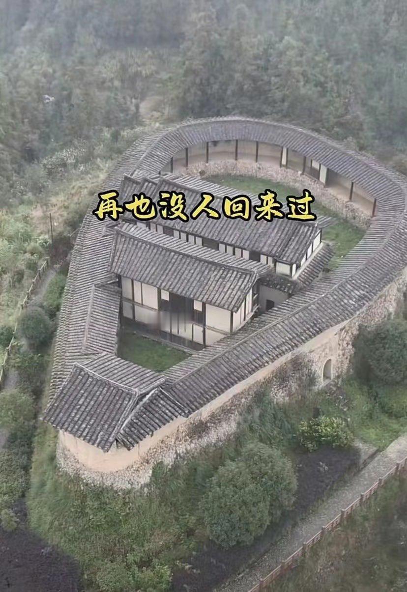 以前这可是实打实的大户人家，在深山里盖出这么气派的宅子，家底有多厚可想而知。可