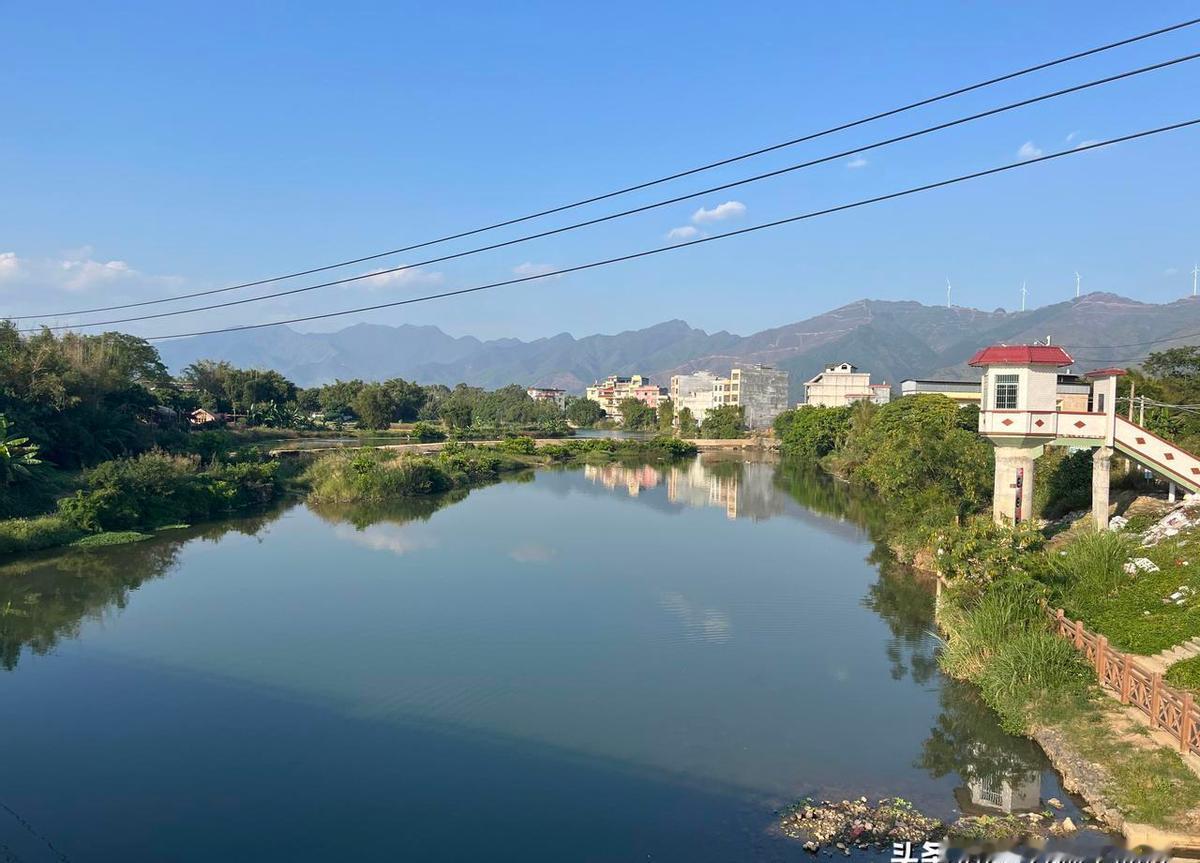 神舟二十二号马上就要上天了。这次不光是送人上去，还带了不少新东西。实验设备一