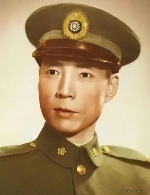 1947年，杜月笙六十大寿包场大戏院，淞沪警备司令宣铁吾带着姨太太去看戏，进门无