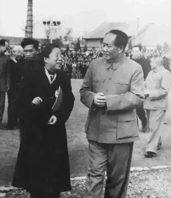 1965年夏天，时任全国妇联副主席的邓颖超在陪同毛主席会见完外宾后，问毛主席是否