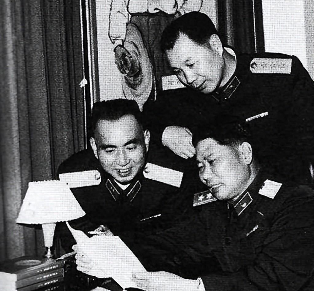 四位杨姓上将谁的职位最高？毛主席曾评价其中一位为红军的大管家！1933年初冬，