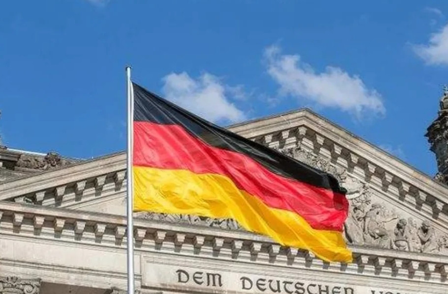 德国很生气！德国外交部对中国军方用激光瞄准德国军机非常的不满！7月8日，根据外媒