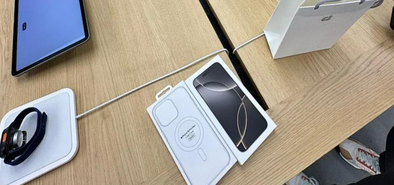 iPhone18ProMax发布后，我算了一下港版和国行的差价：---