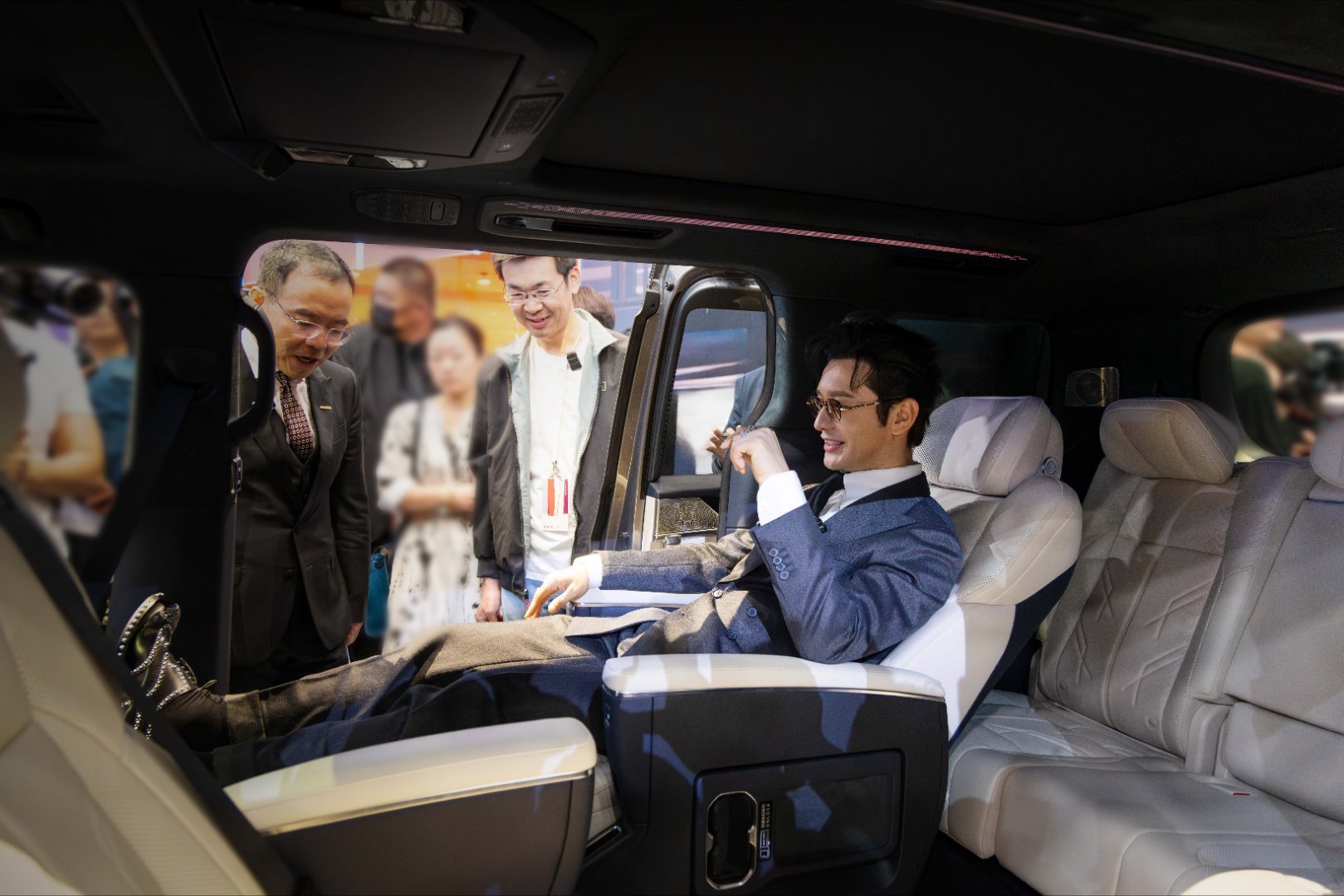 无论是产品力还是销量，009都是纯电豪华MPV的标杆。身边不少朋友，都把商务车从