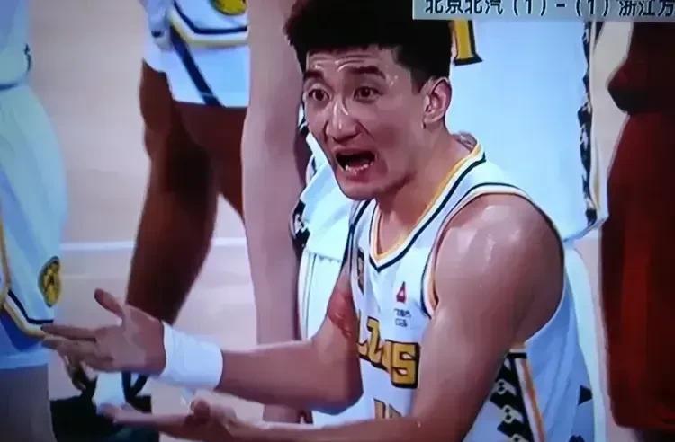 真不知道，国家队挑选队员要求的条件是什么？突然发现凡是在CBA联赛上，打球打得好