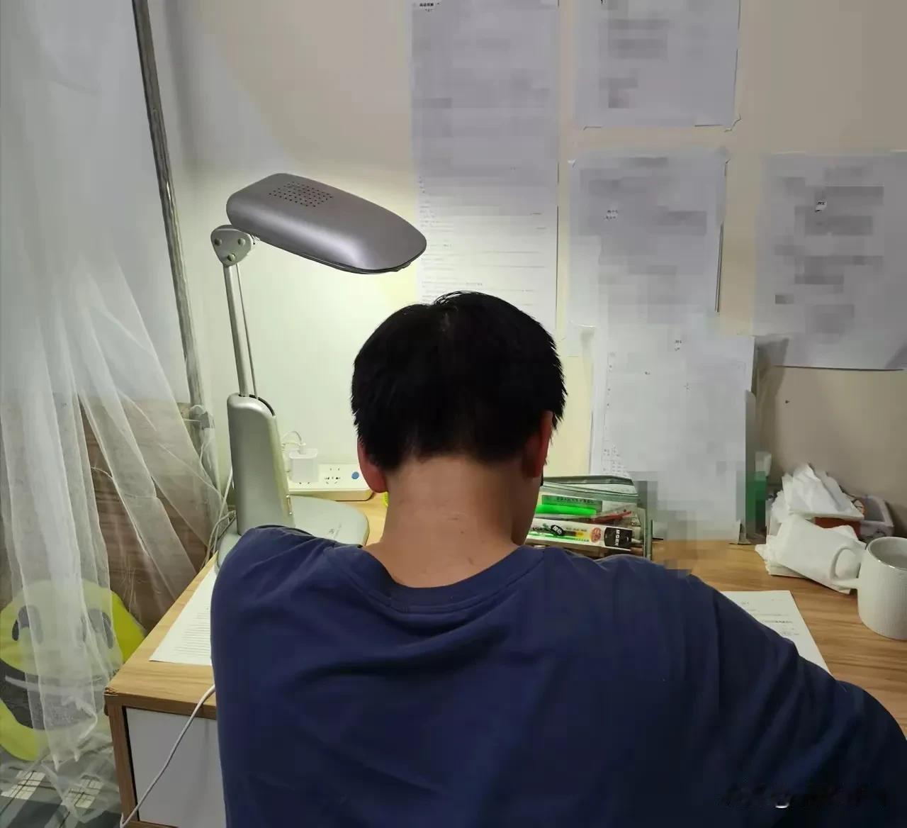 孩子三模考试的成绩已经出来了：语文：107分；数学：141分；英语：12