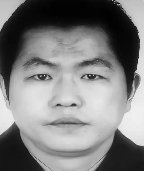 河南村民徐林东就因为帮残疾女邻居写了几封维权信，走在路上突然被硬生生拽上车，直接