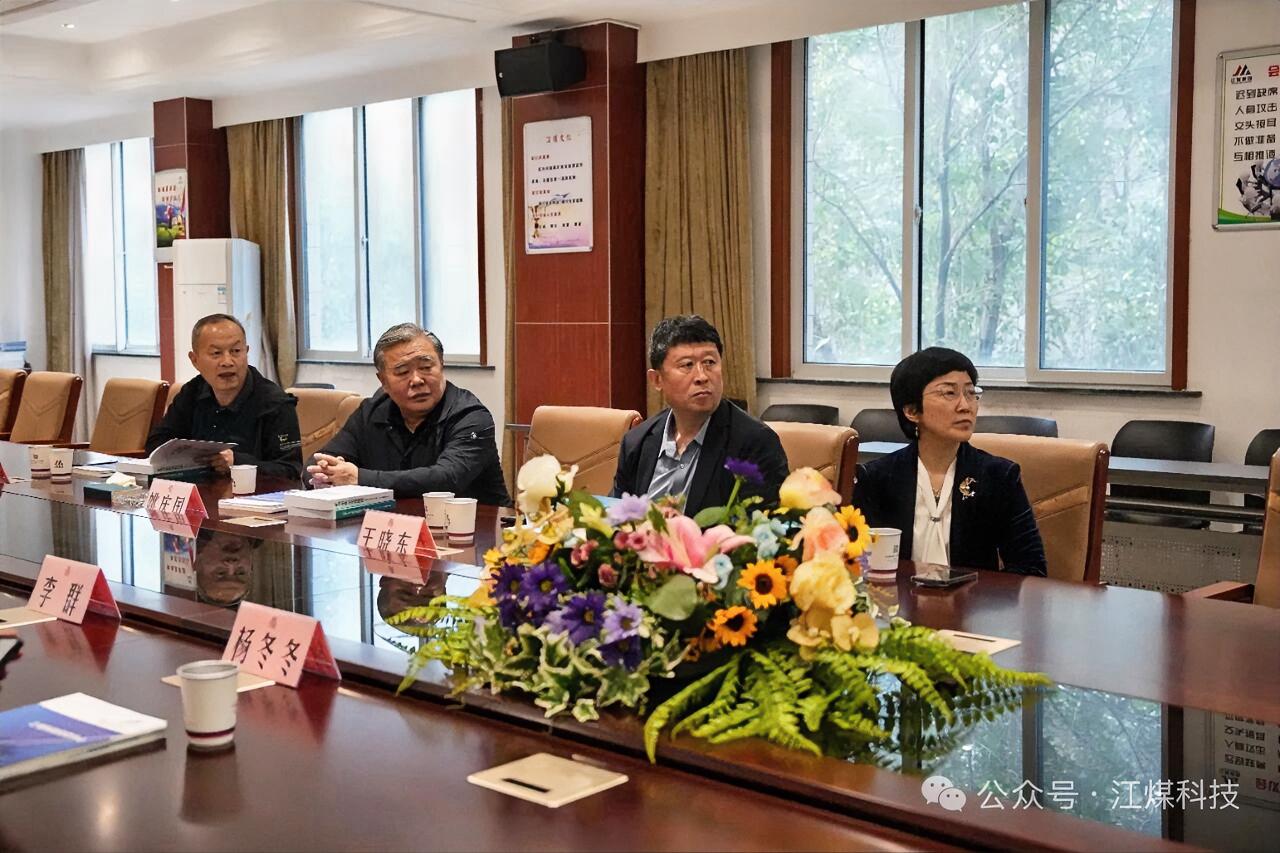 3月30日，山东科技大学原党委副书记、校长姚庆国，合作发展处处长王晓东，安全学院