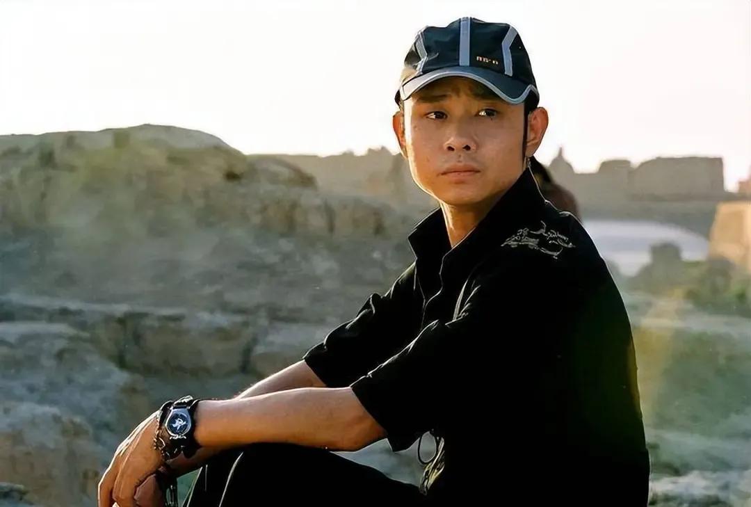 刀郎巅峰隐退之谜：是排挤，还是对音乐的极致坚守？2004年，一首《2002年