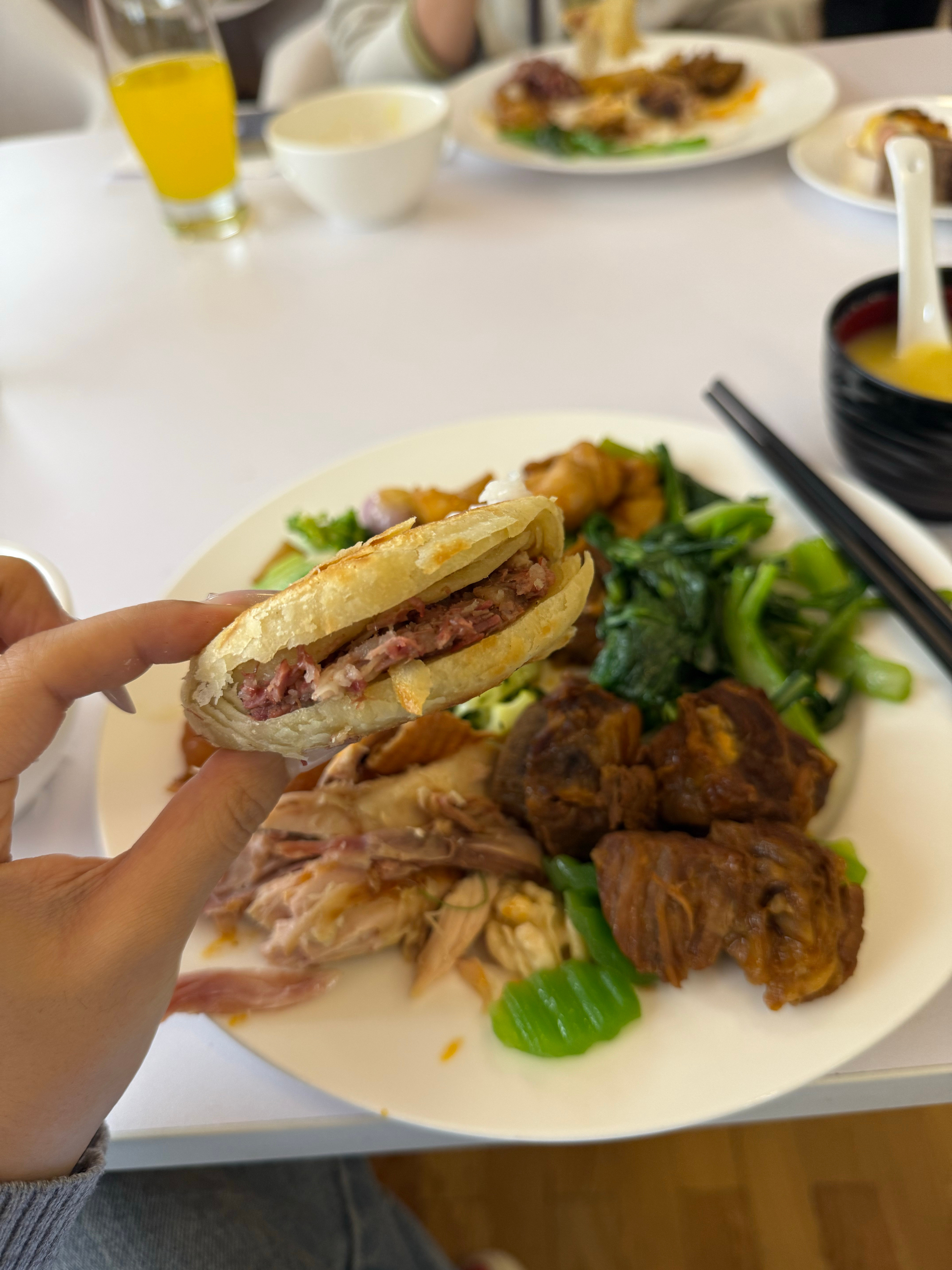 勇敢的人先吃驴肉火烧🤩​​​