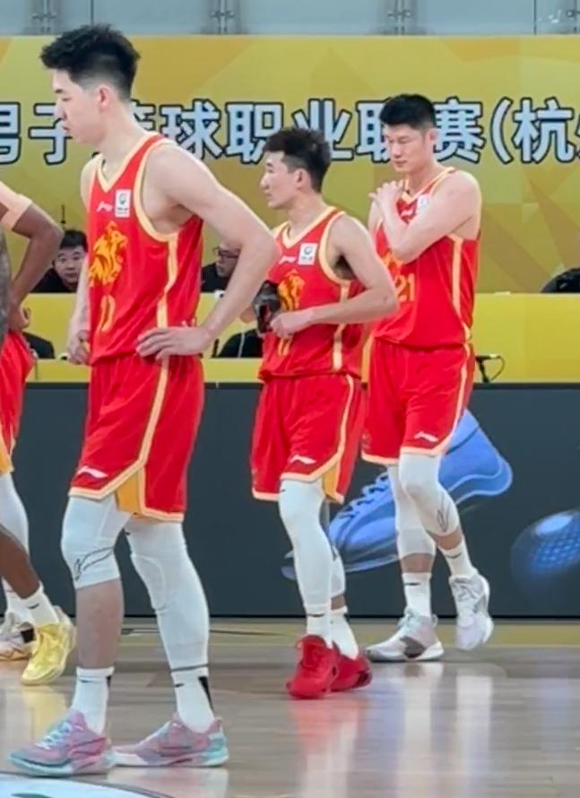 广厦人员调整不小，阵容缩水，新赛季靠什么竞争？这个休赛期广厦阵容变化