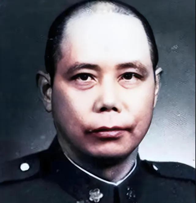 1943年，常德庆功宴上，王耀武正给57师残部夹菜，军长傅仲芳突然带兵闯入，直指