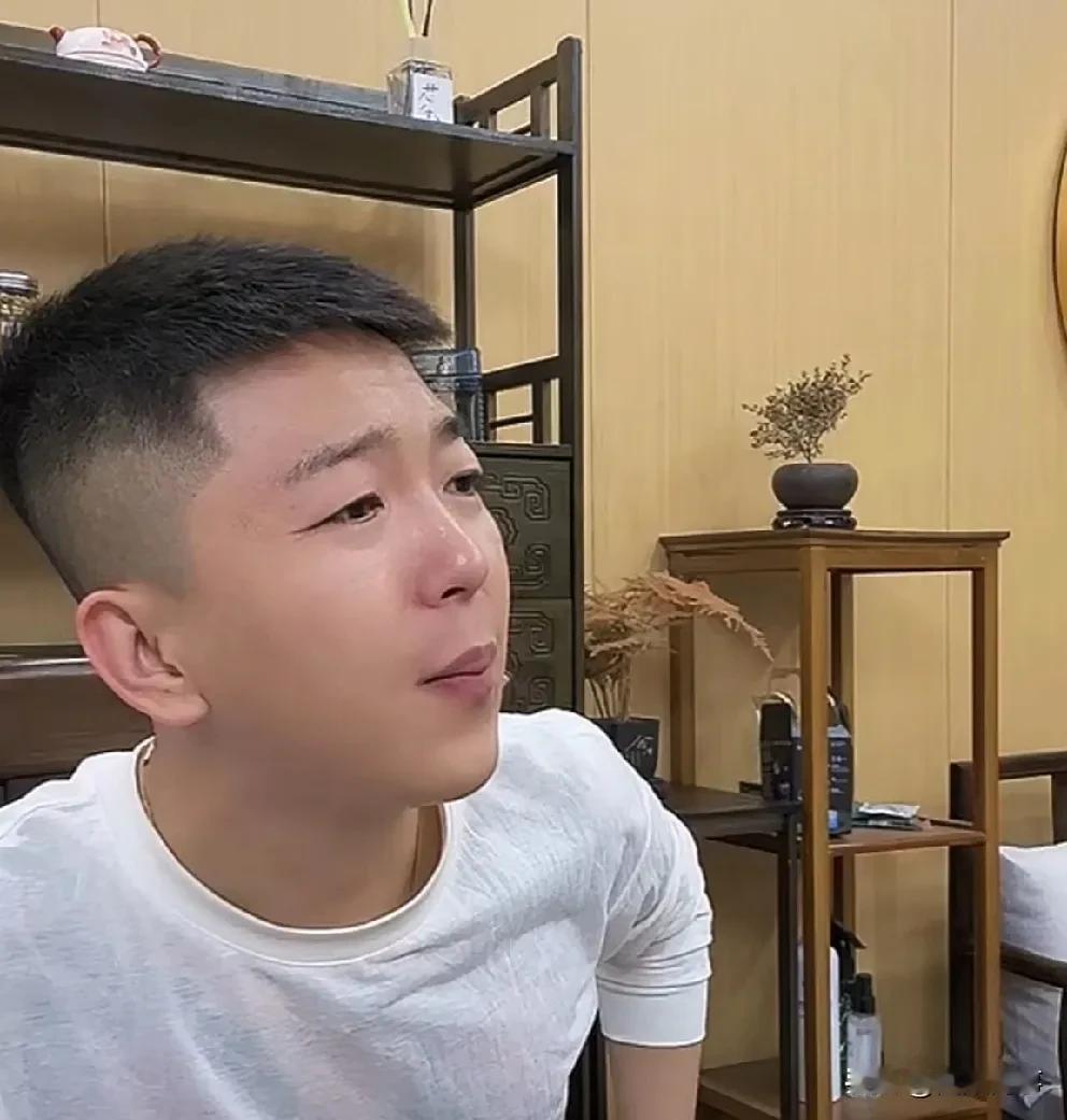 王某人也要买库里南，细数身边人开的豪车！这两天王某人研究要买