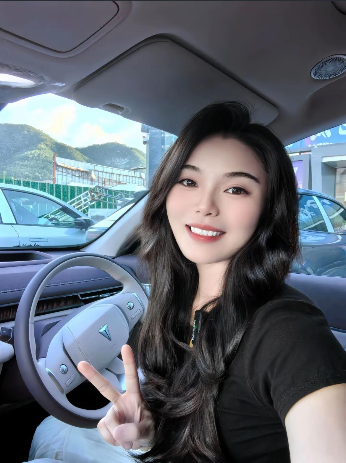 深蓝汽车当前在售核心车型共5款，具体车型及价格如下：1.深蓝SL03（