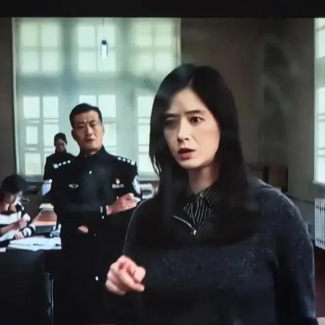 蒋欣的演技被质疑《以法之名》除了张译被质疑演的不像检察官之外，另一个受质疑的应