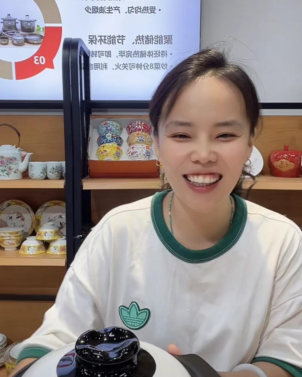 熊磊说我嘴巴可没有你们厉害，你们说的话好像是真的一样！下午直播，卖陶瓷，熊磊