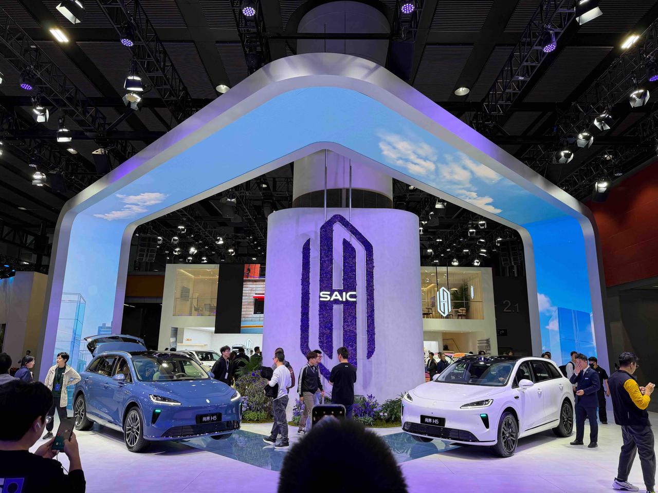 油车1年油费﹣10000元电车1年电费﹣-1500元电车跑1000公里，电费