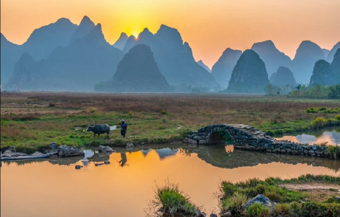远山翠黛，近水含烟..​​​