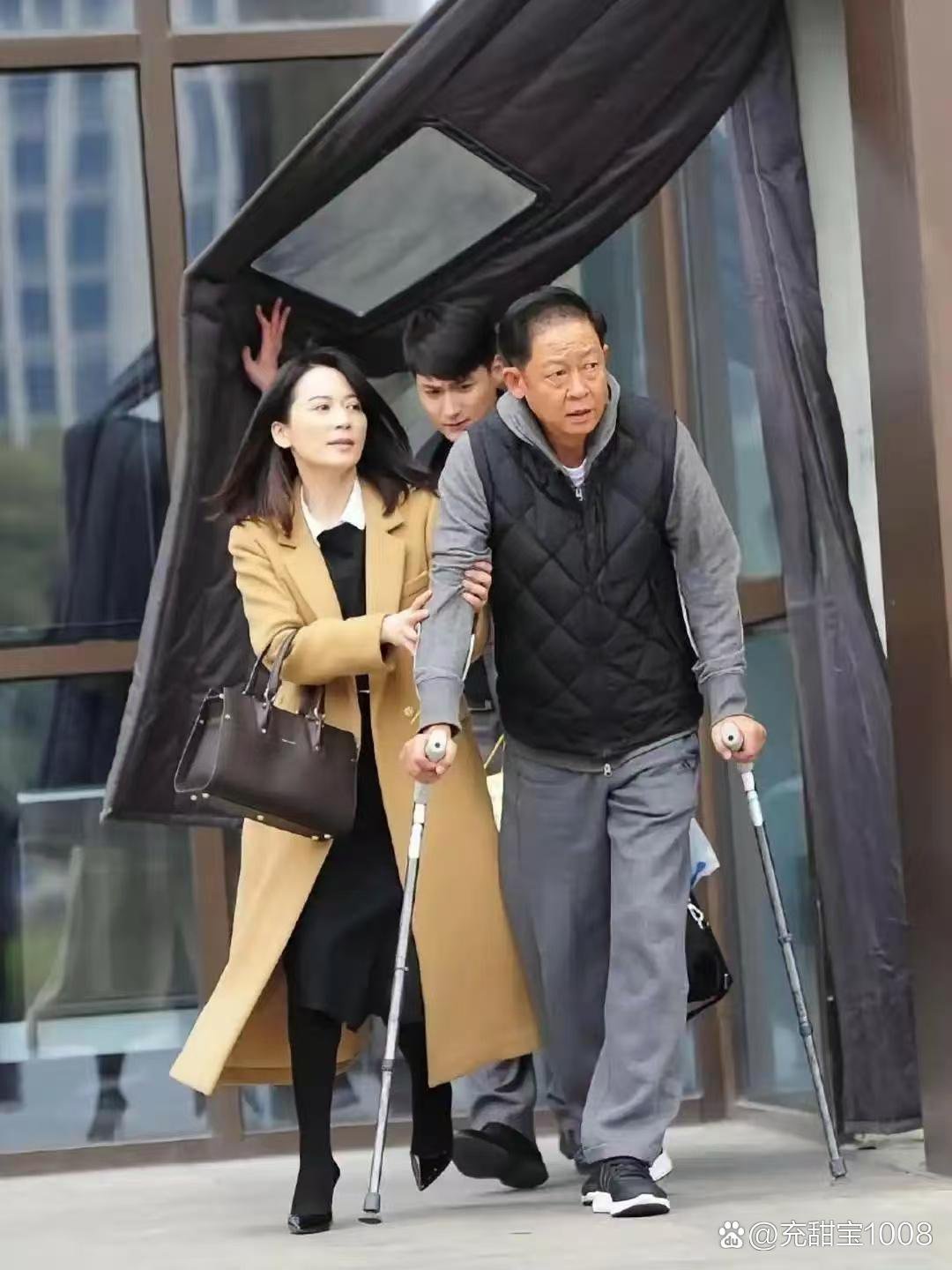 王志文旁边这个美女看着好眼熟，就是叫不出名字来！