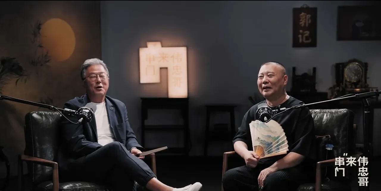 郭德纲和于谦是中国相声界最著名的黄金搭档之一，两人合作超过20年，共同经历了德云