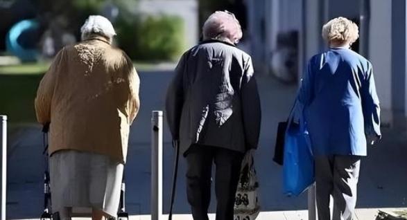 我国将迎来人口死亡高峰？23年1110万去世、24年1093万，去年呢 20