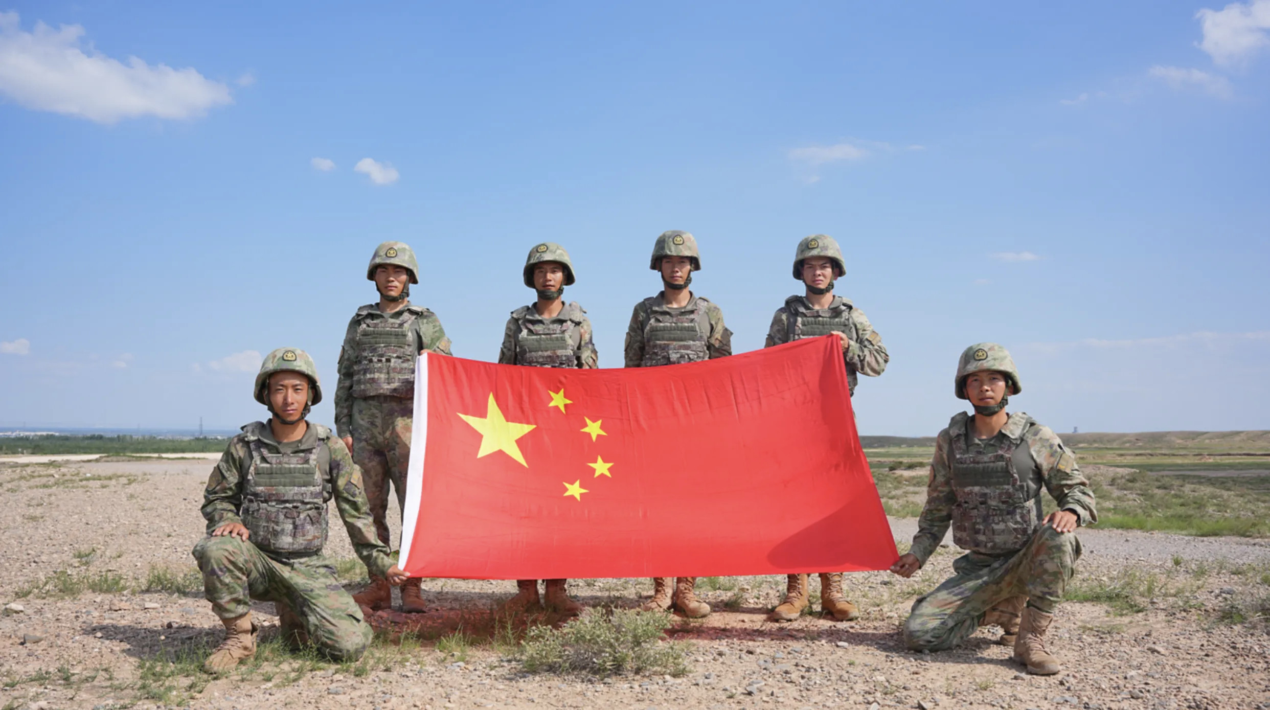 原来铁锤子红军旅也有这个背心（图1/2），印象中该部的攻坚英雄连是侦察分队。图2