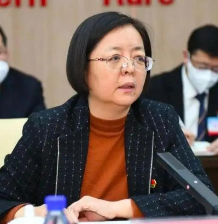 看见包钢的新闻，我后背发凉。减员28%，管理岗只动5%，这账怎么算的？这根