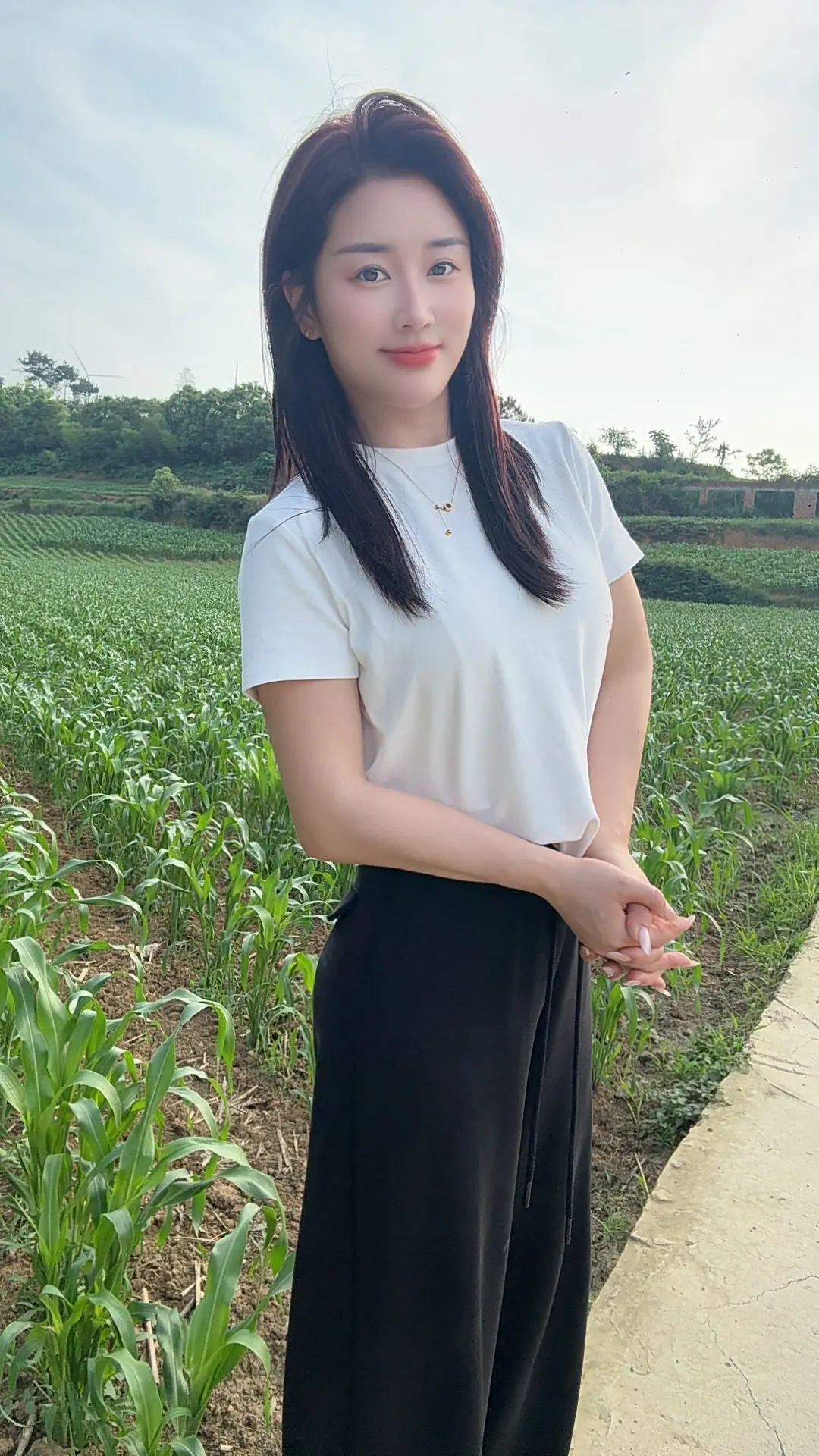 以理智压情绪，成熟当如此，笑对谎言、冷眼表演、静算得失。人无需活成他人...