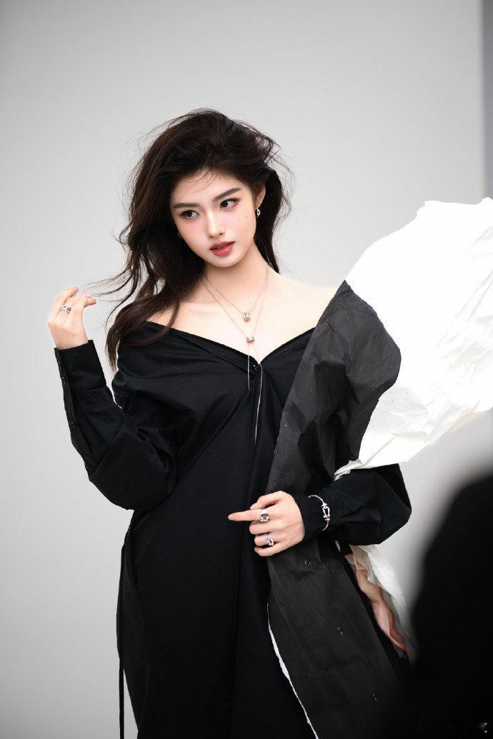 艾米瘦了更美了艾米迎来了最佳赏味期，妹妹瘦了更美了，风情万种！！艾米迎来了最佳赏