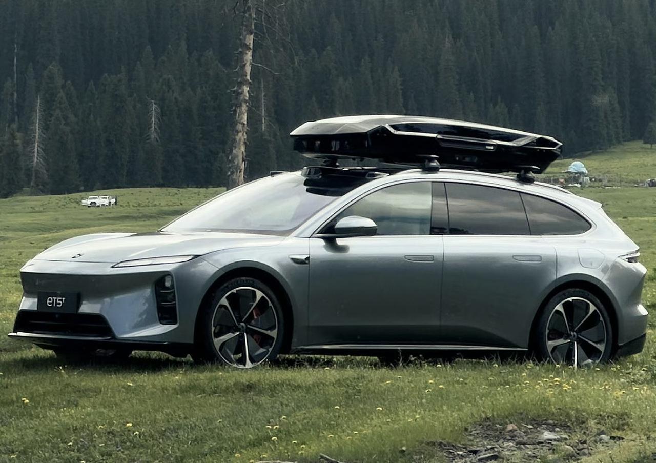 阿维塔06T和蔚来ET5T谁更好看，这还挺难选。蔚来ET5T外观硬朗刚正，像型男