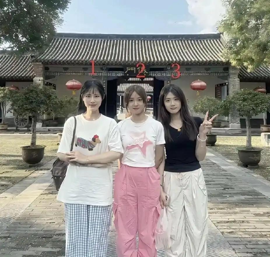 三个选一个做女朋友，哪一个和你更有眼缘