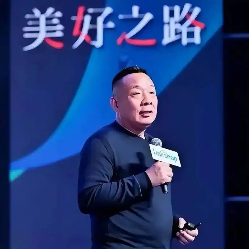 胖东来，又一次让全网破防了。别的老板拼命压成本、冲规模，于东来倒好——员工不开