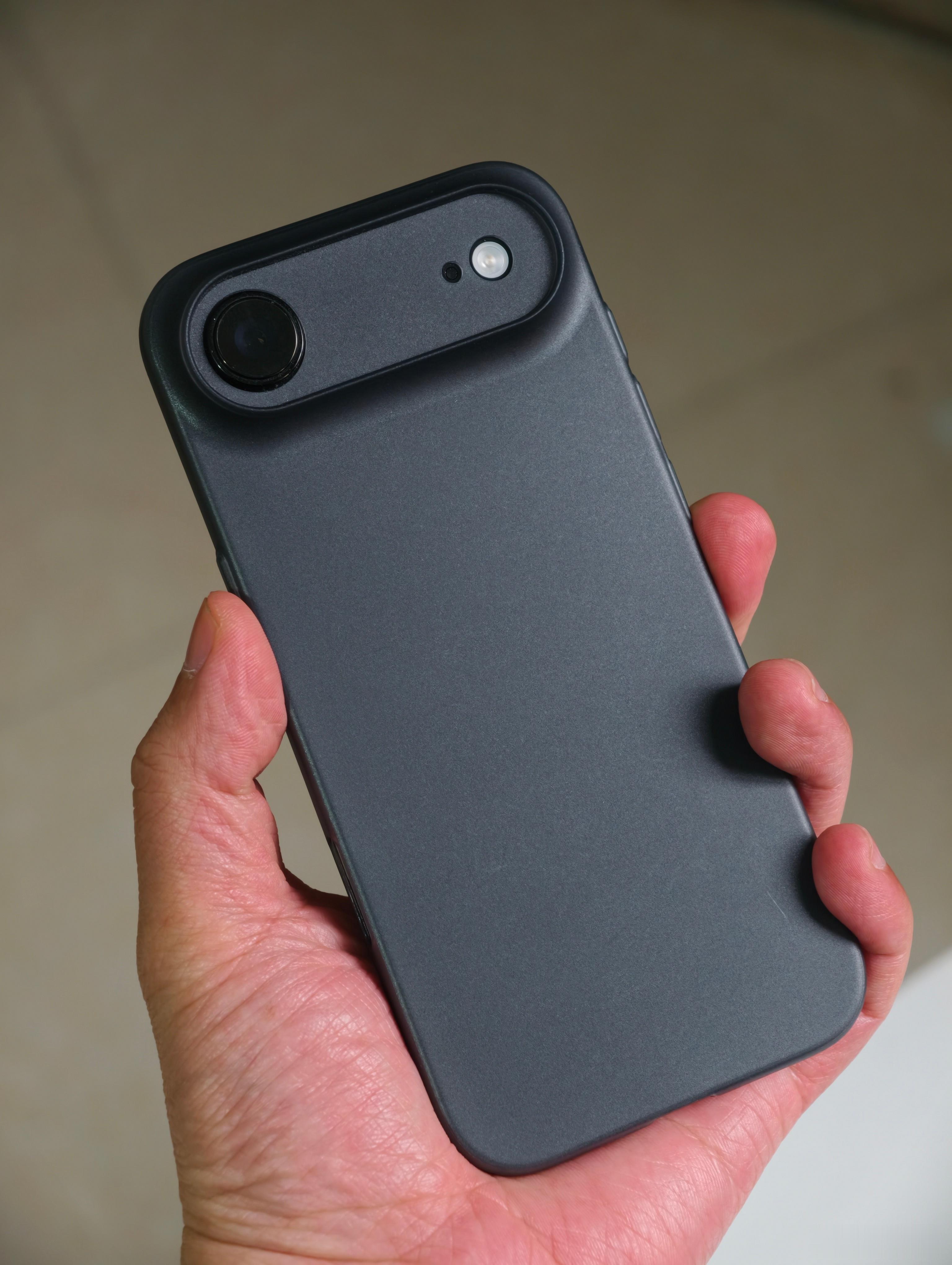 iPhone折叠屏前期你们都不要买，然后让他继Air的后路，大幅度官价，造福果粉