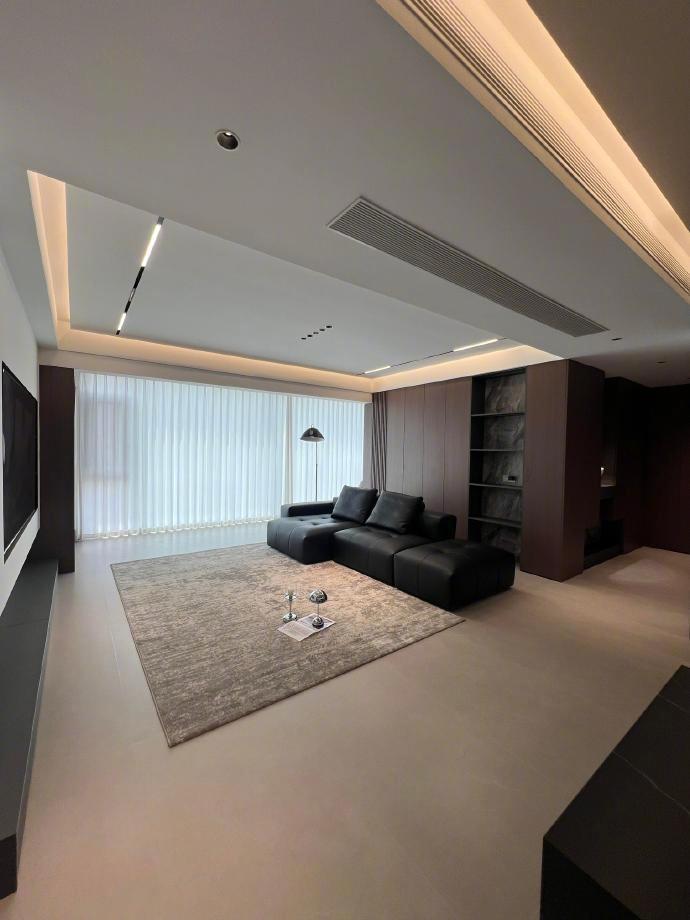 现在网上有很多人搞了一个全国买房难度最弱的城市排名，说躺平的话，就去那些城市。