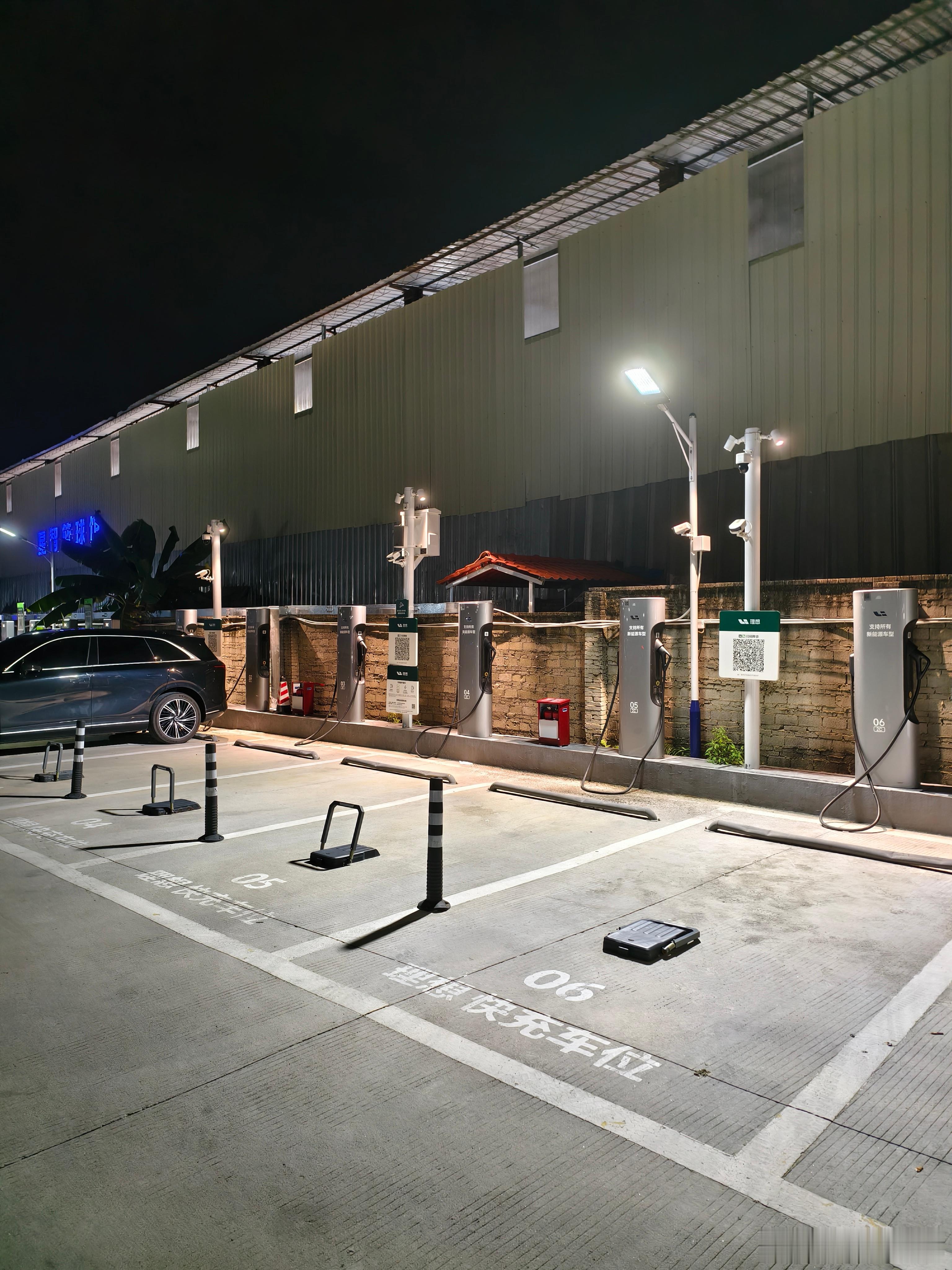新能源汽车﻿小鹏汽车理想汽车小鹏g7小鹏，你多跟理想大哥学学吧，看看人