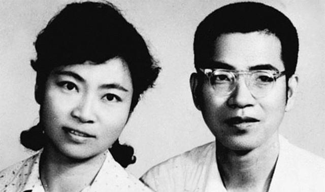 1953年，陈景润遭到学生们集体投诉，学校不得不将他停职，无处可去的他，只能收拾