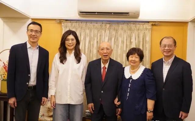 访陆前“拜死拜活”，郑丽文这招够狠？4月3日，中国国民党主席郑丽文拜会前主席吴伯