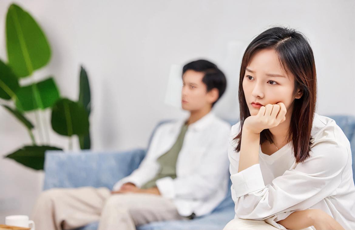 婚姻里90%的委屈，往往因为两个人总在不同的频道对话。比如你渴望情感共鸣，他