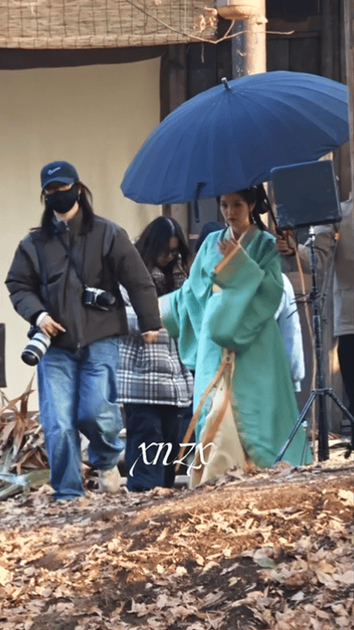 田曦薇被代拍吓到了田曦薇这走姿我能看一百遍！魔童附体甩袖子，但代拍吓到人真的过分