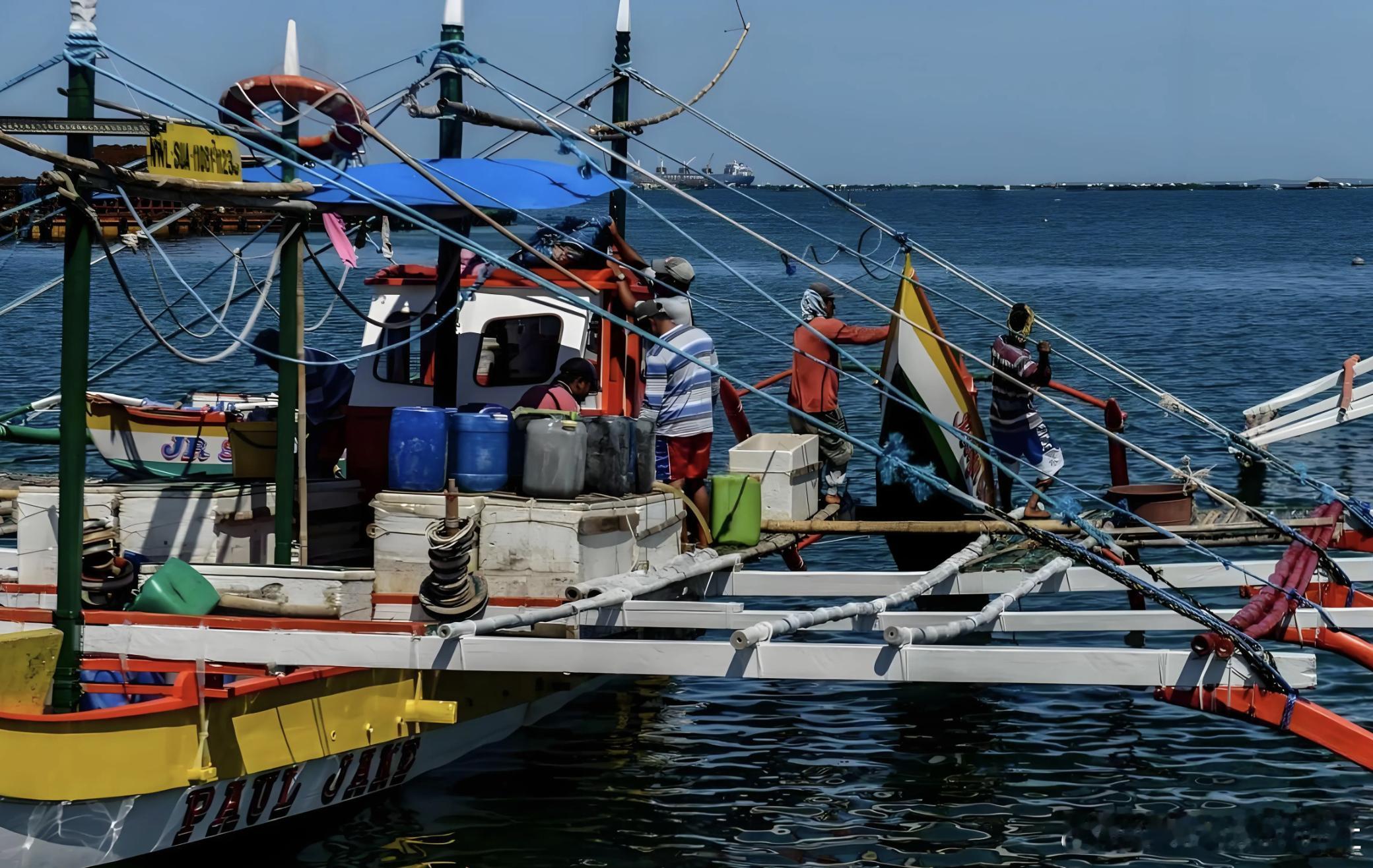 菲律宾是第一个遭殃的霍尔木兹海峡一有风吹草动，菲律宾是第一个遭殃的。菲律宾这个