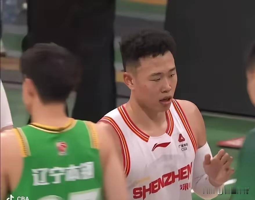 面对上海轰下43分，贺希宁这状态、能力还不能进国家队吗？打首发打绰绰有余！目