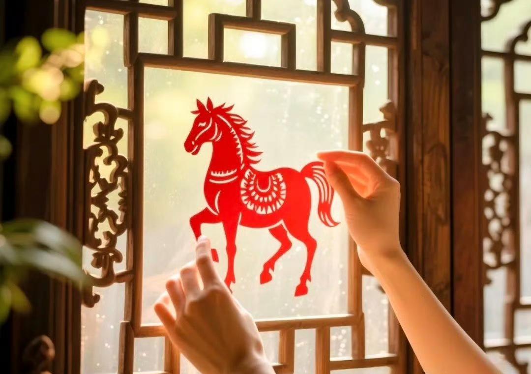 今年春节我发现一个怪现象：以前初一街上鬼都没一个，今年连卖海鲜的都摆满路边。