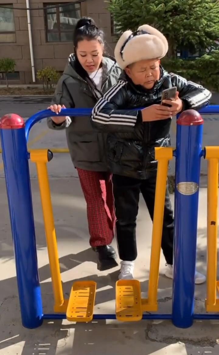 有人。
